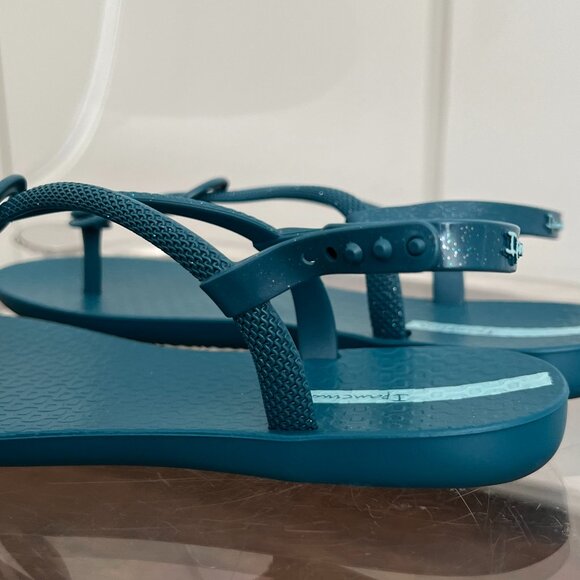 Ipanema Trendy Flip Flops in Blue - Picture 5 of 8